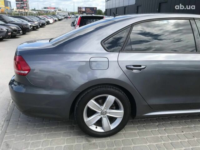 Серый Фольксваген Пассат, объемом двигателя 2.5 л и пробегом 142 тыс. км за 9490 $, фото 4 на Automoto.ua