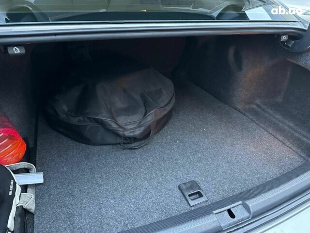 Серый Фольксваген Пассат, объемом двигателя 2.5 л и пробегом 156 тыс. км за 10990 $, фото 13 на Automoto.ua