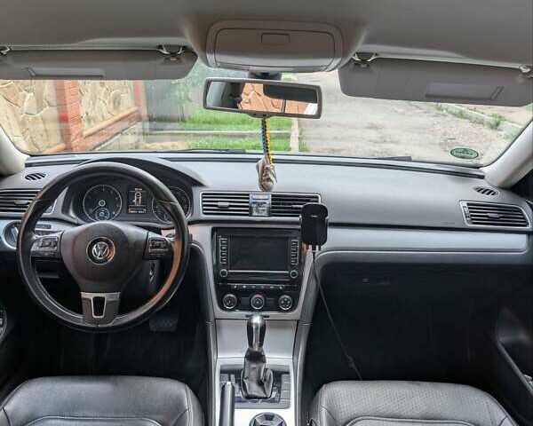 Серый Фольксваген Пассат, объемом двигателя 2.5 л и пробегом 238 тыс. км за 9800 $, фото 26 на Automoto.ua