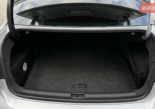 Серый Фольксваген Пассат, объемом двигателя 2.48 л и пробегом 217 тыс. км за 10499 $, фото 22 на Automoto.ua