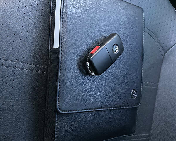 Сірий Фольксваген Пассат, об'ємом двигуна 2.48 л та пробігом 226 тис. км за 11000 $, фото 27 на Automoto.ua