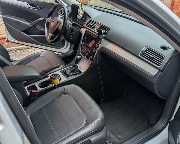 Серый Фольксваген Пассат, объемом двигателя 2.5 л и пробегом 238 тыс. км за 9800 $, фото 35 на Automoto.ua