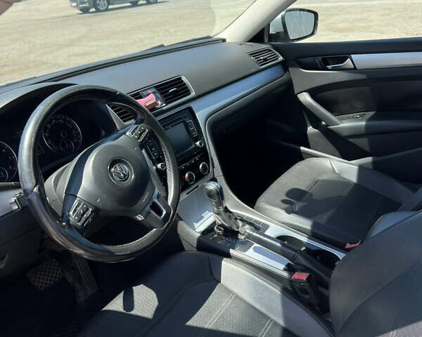 Серый Фольксваген Пассат, объемом двигателя 2.5 л и пробегом 196 тыс. км за 9999 $, фото 9 на Automoto.ua