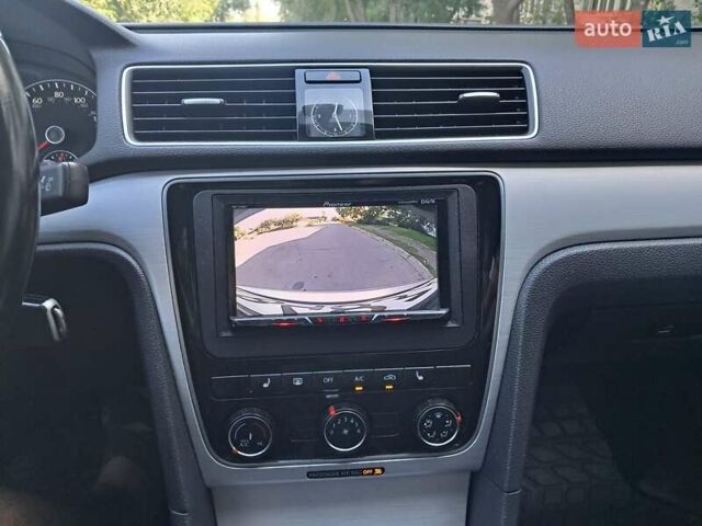 Серый Фольксваген Пассат, объемом двигателя 2.5 л и пробегом 222 тыс. км за 9999 $, фото 6 на Automoto.ua