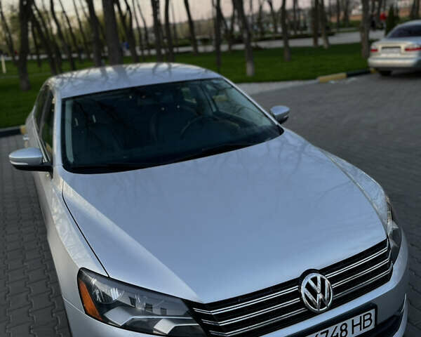 Серый Фольксваген Пассат, объемом двигателя 2.48 л и пробегом 240 тыс. км за 10999 $, фото 13 на Automoto.ua