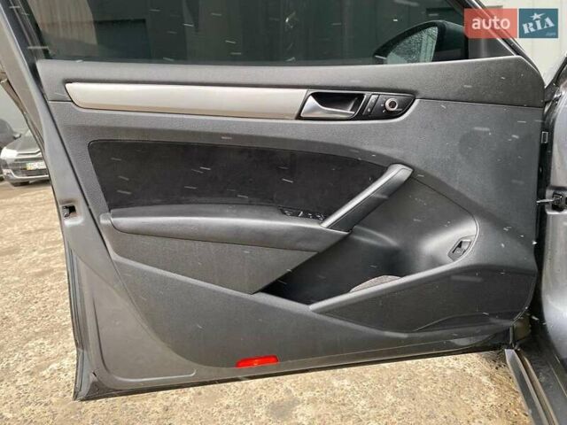 Серый Фольксваген Пассат, объемом двигателя 2.5 л и пробегом 263 тыс. км за 7390 $, фото 11 на Automoto.ua