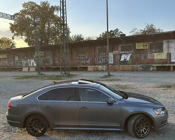 Серый Фольксваген Пассат, объемом двигателя 2.5 л и пробегом 276 тыс. км за 10500 $, фото 4 на Automoto.ua