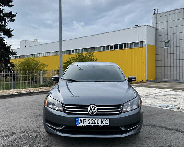 Фольксваген Пассат 2012 в Запорожье на Automoto.ua Серый Фольксваген Пассат, объемом двигателя 2.48 л и пробегом 228 тыс. км за 9900 $, фото 1 на Automoto.ua