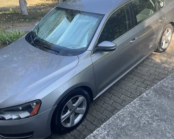 Серый Фольксваген Пассат, объемом двигателя 2.48 л и пробегом 238 тыс. км за 10200 $, фото 6 на Automoto.ua