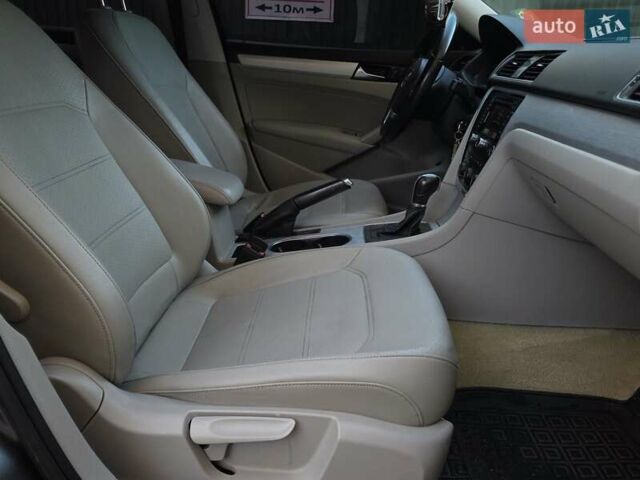 Серый Фольксваген Пассат, объемом двигателя 2.5 л и пробегом 241 тыс. км за 7450 $, фото 34 на Automoto.ua