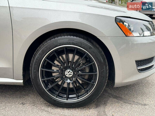 Сірий Фольксваген Пассат, об'ємом двигуна 2.5 л та пробігом 253 тис. км за 10490 $, фото 9 на Automoto.ua