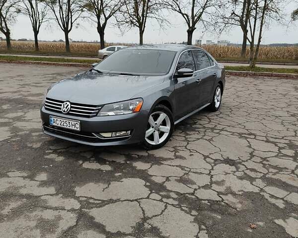 Серый Фольксваген Пассат, объемом двигателя 2.5 л и пробегом 189 тыс. км за 9000 $, фото 1 на Automoto.ua