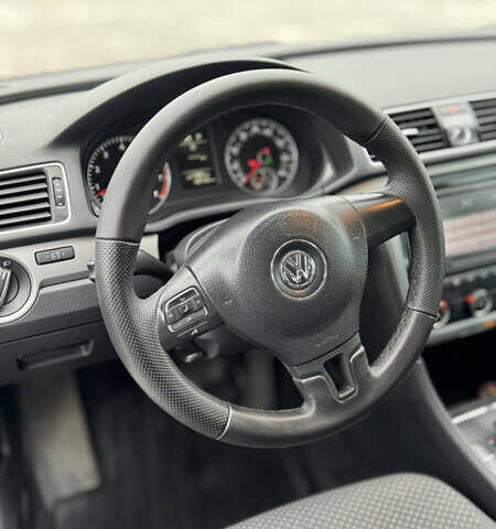 Серый Фольксваген Пассат, объемом двигателя 2.5 л и пробегом 290 тыс. км за 8900 $, фото 18 на Automoto.ua