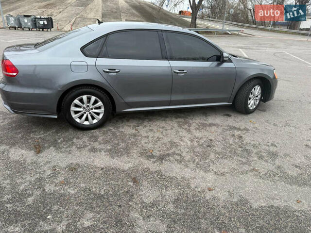 Сірий Фольксваген Пассат, об'ємом двигуна 2.5 л та пробігом 227 тис. км за 10800 $, фото 8 на Automoto.ua