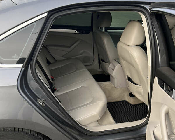 Серый Фольксваген Пассат, объемом двигателя 2.48 л и пробегом 178 тыс. км за 8950 $, фото 11 на Automoto.ua