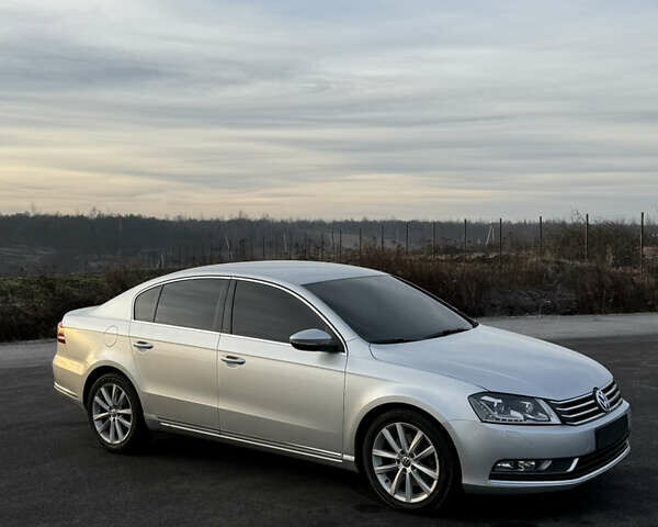 Серый Фольксваген Пассат, объемом двигателя 1.97 л и пробегом 213 тыс. км за 10700 $, фото 1 на Automoto.ua