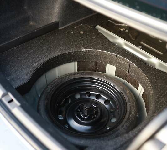 Серый Фольксваген Пассат, объемом двигателя 2.5 л и пробегом 140 тыс. км за 9900 $, фото 20 на Automoto.ua