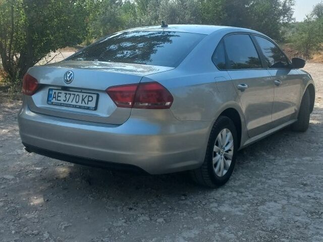 Фольксваген Пассат 2012 у Кривому Розі на Automoto.ua Сірий Фольксваген Пассат, об'ємом двигуна 2.5 л та пробігом 190 тис. км за 11693 $, фото 3 на Automoto.ua