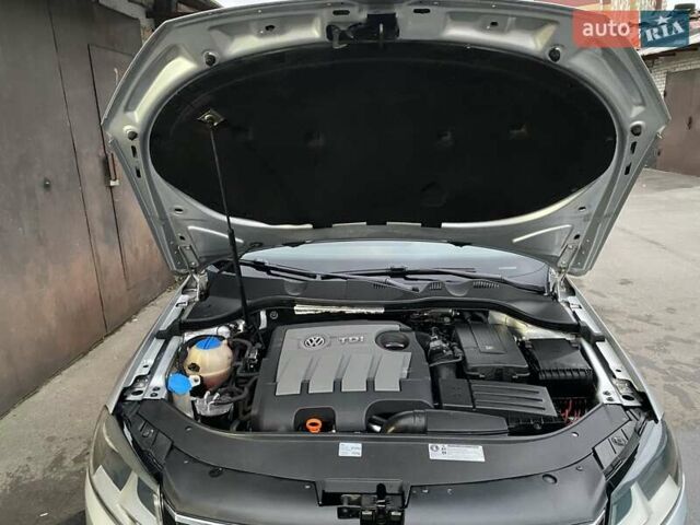 Сірий Фольксваген Пассат, об'ємом двигуна 1.6 л та пробігом 323 тис. км за 8000 $, фото 14 на Automoto.ua