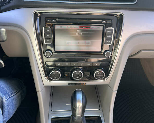 Серый Фольксваген Пассат, объемом двигателя 2.5 л и пробегом 174 тыс. км за 10900 $, фото 22 на Automoto.ua