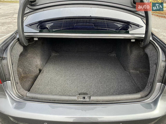 Фольксваген Пассат 2012 в Запорожье на Automoto.ua Серый Фольксваген Пассат, объемом двигателя 2.48 л и пробегом 228 тыс. км за 9900 $, фото 8 на Automoto.ua