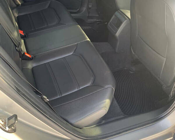 Серый Фольксваген Пассат, объемом двигателя 2.5 л и пробегом 228 тыс. км за 11099 $, фото 6 на Automoto.ua