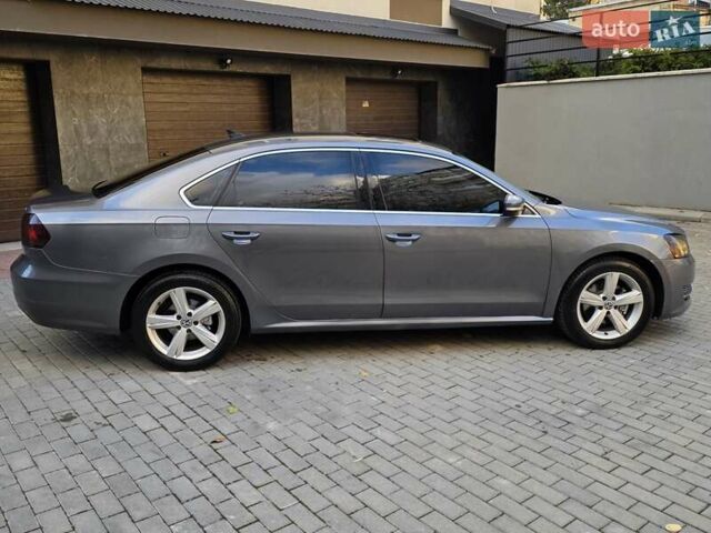Серый Фольксваген Пассат, объемом двигателя 2.5 л и пробегом 241 тыс. км за 7450 $, фото 11 на Automoto.ua