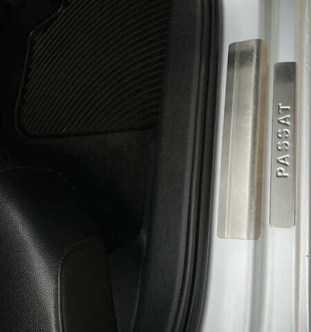 Серый Фольксваген Пассат, объемом двигателя 2.5 л и пробегом 271 тыс. км за 9500 $, фото 22 на Automoto.ua