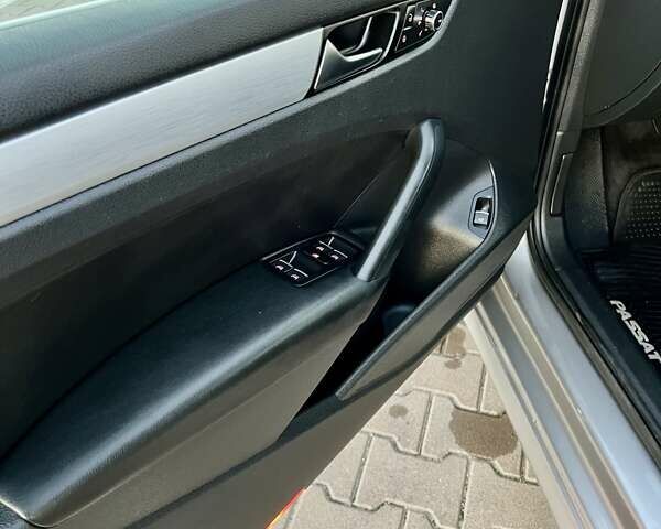 Серый Фольксваген Пассат, объемом двигателя 2.48 л и пробегом 215 тыс. км за 9950 $, фото 13 на Automoto.ua