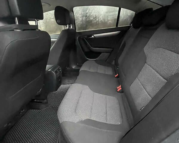 Сірий Фольксваген Пассат, об'ємом двигуна 1.8 л та пробігом 192 тис. км за 10300 $, фото 6 на Automoto.ua