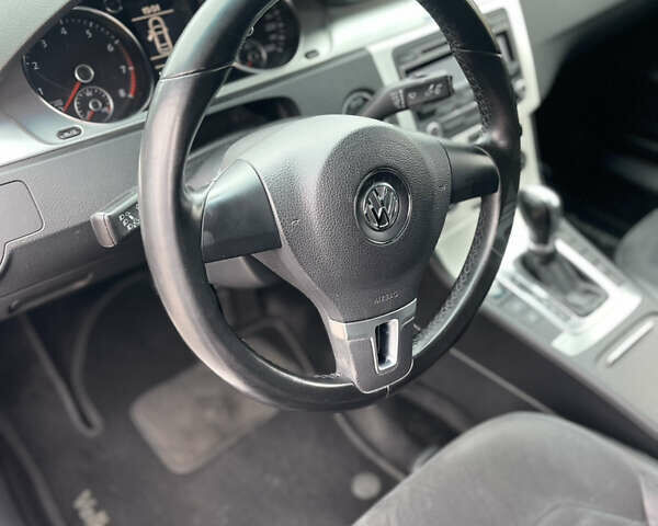 Фольксваген Пассат 2012 в Коростене на Automoto.ua Серый Фольксваген Пассат, объемом двигателя 1.8 л и пробегом 159 тыс. км за 10750 $, фото 19 на Automoto.ua