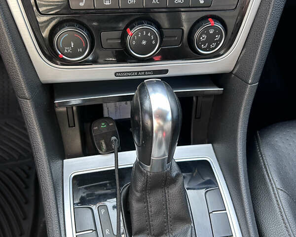 Серый Фольксваген Пассат, объемом двигателя 2.5 л и пробегом 266 тыс. км за 9500 $, фото 11 на Automoto.ua