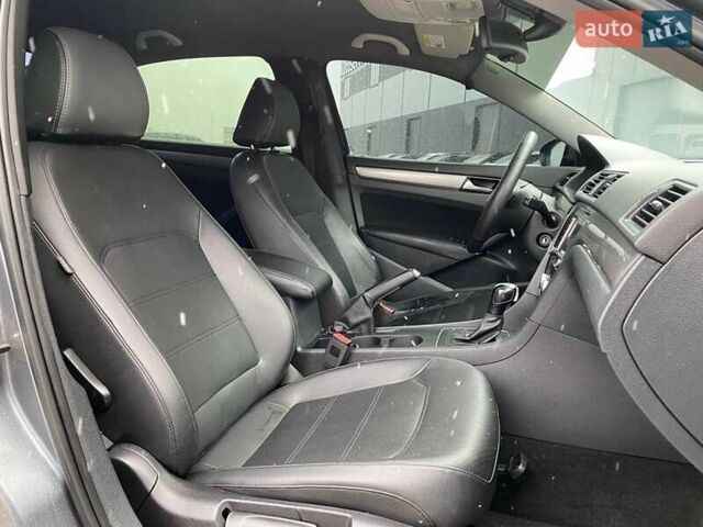 Серый Фольксваген Пассат, объемом двигателя 2.5 л и пробегом 263 тыс. км за 7390 $, фото 32 на Automoto.ua