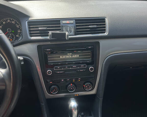 Серый Фольксваген Пассат, объемом двигателя 2.48 л и пробегом 275 тыс. км за 9500 $, фото 11 на Automoto.ua