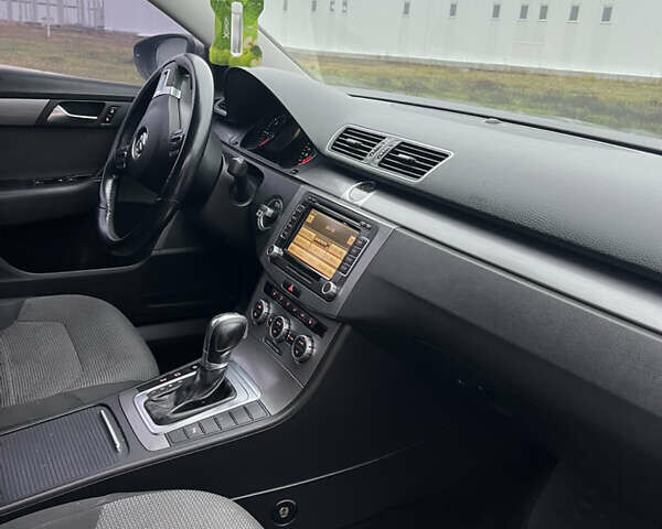 Серый Фольксваген Пассат, объемом двигателя 2 л и пробегом 250 тыс. км за 9700 $, фото 5 на Automoto.ua