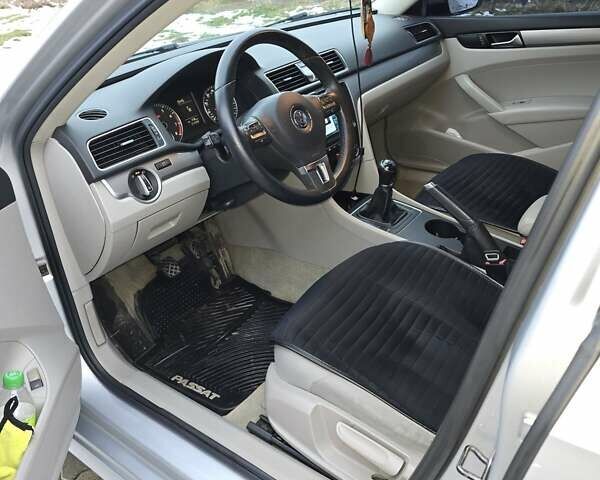 Серый Фольксваген Пассат, объемом двигателя 2.48 л и пробегом 214 тыс. км за 7800 $, фото 15 на Automoto.ua