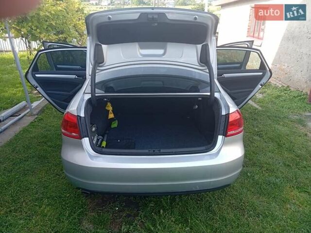 Серый Фольксваген Пассат, объемом двигателя 2.5 л и пробегом 229 тыс. км за 8550 $, фото 4 на Automoto.ua