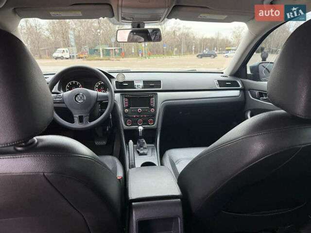 Сірий Фольксваген Пассат, об'ємом двигуна 2.5 л та пробігом 227 тис. км за 10800 $, фото 15 на Automoto.ua