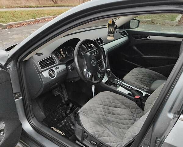 Серый Фольксваген Пассат, объемом двигателя 2.5 л и пробегом 189 тыс. км за 9000 $, фото 5 на Automoto.ua