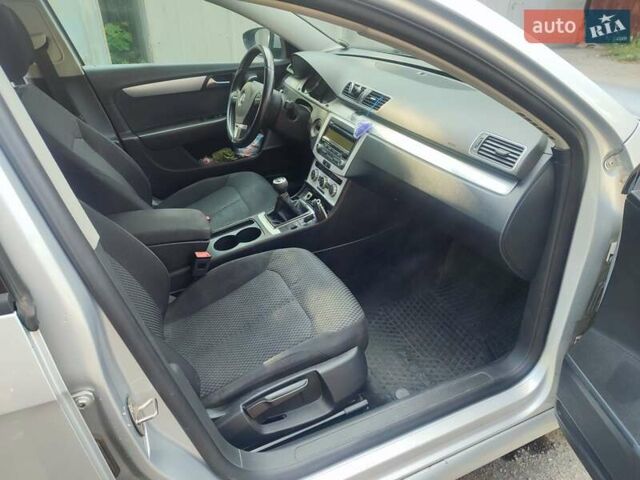 Серый Фольксваген Пассат, объемом двигателя 1.39 л и пробегом 160 тыс. км за 10000 $, фото 7 на Automoto.ua