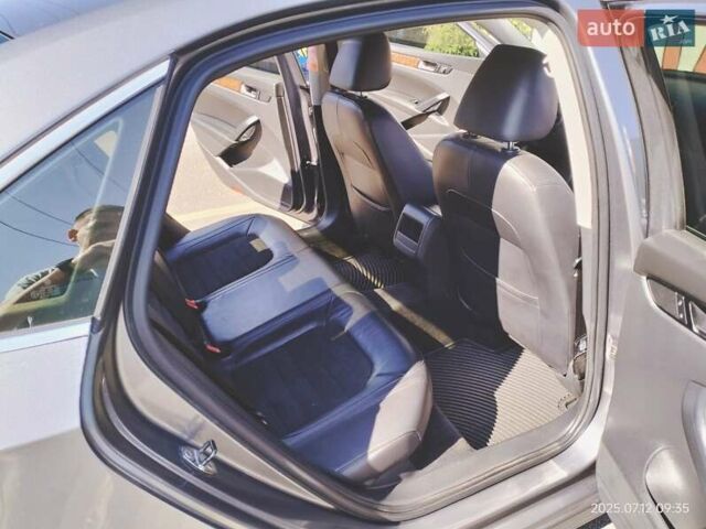 Сірий Фольксваген Пассат, об'ємом двигуна 2.5 л та пробігом 202 тис. км за 11999 $, фото 10 на Automoto.ua