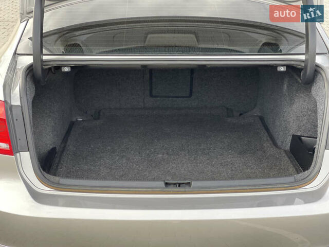 Фольксваген Пассат 2012 в Нововолынск на Automoto.ua Серый Фольксваген Пассат, объемом двигателя 1.97 л и пробегом 197 тыс. км за 12800 $, фото 19 на Automoto.ua