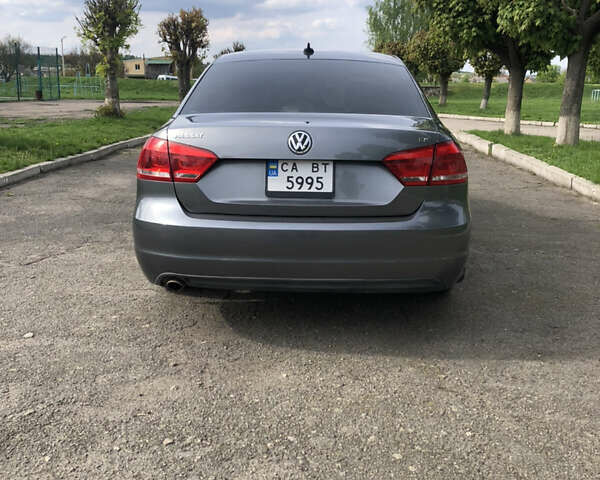 Серый Фольксваген Пассат, объемом двигателя 2.5 л и пробегом 260 тыс. км за 10200 $, фото 5 на Automoto.ua