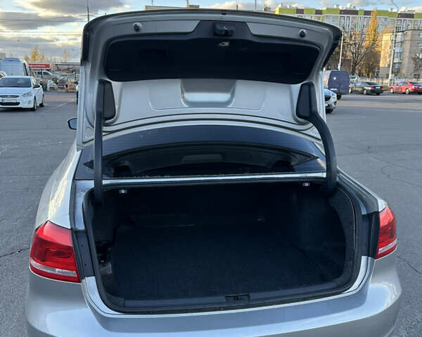 Серый Фольксваген Пассат, объемом двигателя 2.5 л и пробегом 174 тыс. км за 9999 $, фото 12 на Automoto.ua