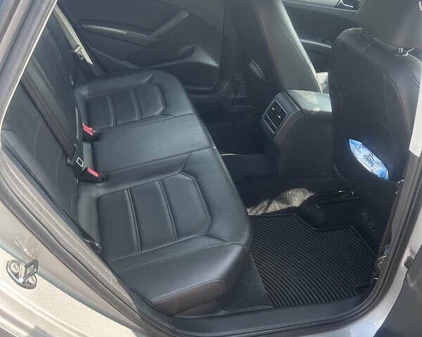 Серый Фольксваген Пассат, объемом двигателя 2.5 л и пробегом 266 тыс. км за 9500 $, фото 17 на Automoto.ua