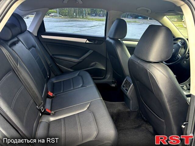 Серый Фольксваген Пассат, объемом двигателя 2.5 л и пробегом 226 тыс. км за 10500 $, фото 6 на Automoto.ua