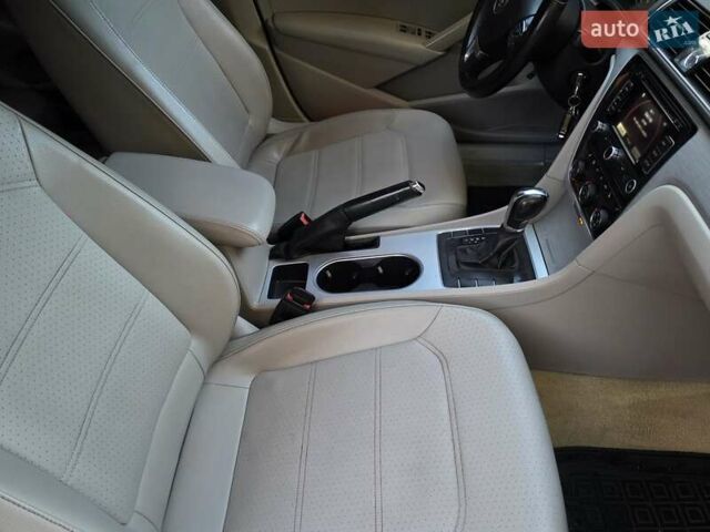 Серый Фольксваген Пассат, объемом двигателя 2.5 л и пробегом 241 тыс. км за 7450 $, фото 35 на Automoto.ua