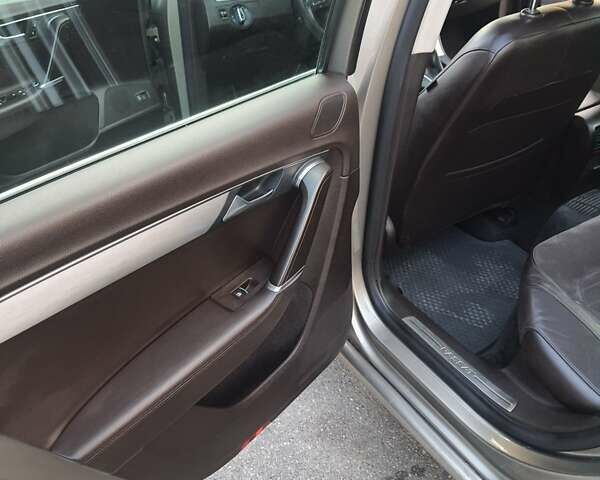 Сірий Фольксваген Пассат, об'ємом двигуна 1.8 л та пробігом 234 тис. км за 10900 $, фото 16 на Automoto.ua