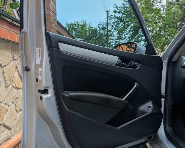 Серый Фольксваген Пассат, объемом двигателя 2.5 л и пробегом 238 тыс. км за 9800 $, фото 28 на Automoto.ua