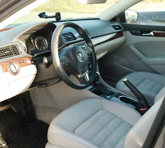 Серый Фольксваген Пассат, объемом двигателя 2.5 л и пробегом 140 тыс. км за 9900 $, фото 38 на Automoto.ua